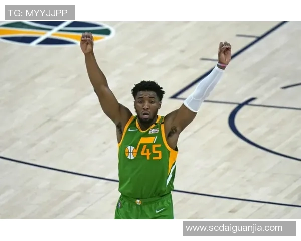 多诺万米切尔带领球队勇闯季后赛展现超凡实力与领袖风范