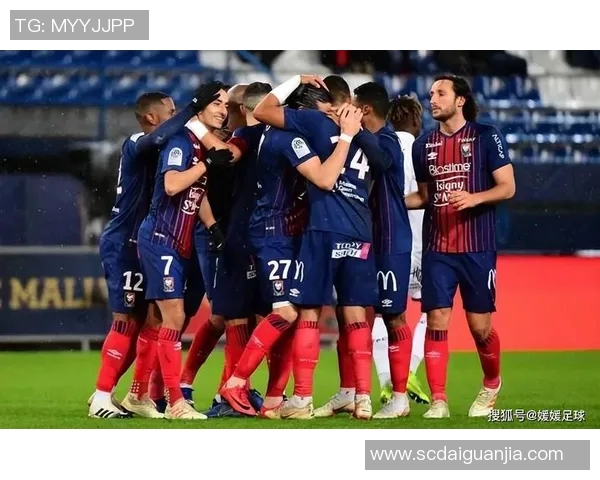 多姆扎莱迎战马赛展现欧洲足球激情与实力对决