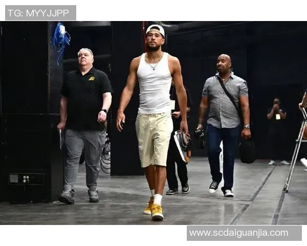 德文布克如何在NBA赛场上展现卓越的个人能力与团队精神