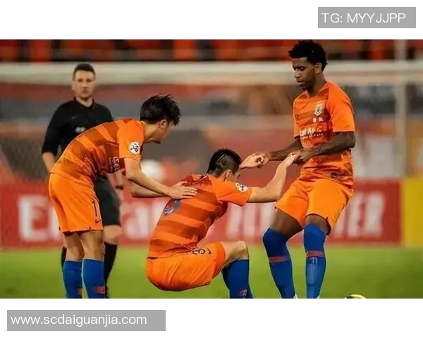 广州恒大与鲁能激战正酣比分悬念迭起引发球迷热议